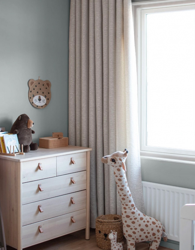 Hasta Bouclégardin Hilma Grå Extra hög och bred