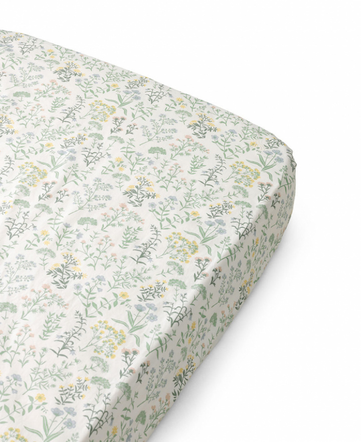  Dear April Fitted Junior Sheet Summer Flowers 68x162 cm ryhmässä Vuodevaatte / @ Sängvaruhuset Elgen (1-68162-6)