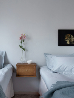 Mille Notti Luca Vägghängt Sängbord Brun