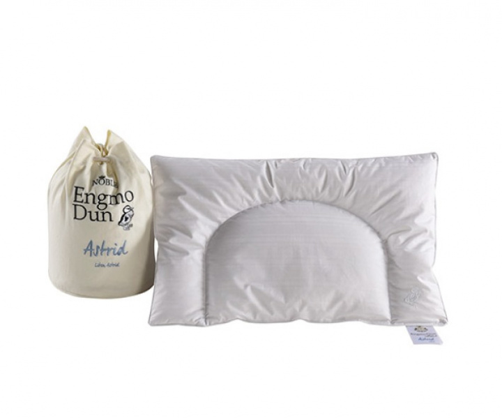 Engmo Dun Liten Astrid Babykudde 35x55 cm i gruppen Kuddar / Varumärken / Engmo Dun Kuddar hos Sängvaruhuset Elgen (A6101-211017-93050EM)