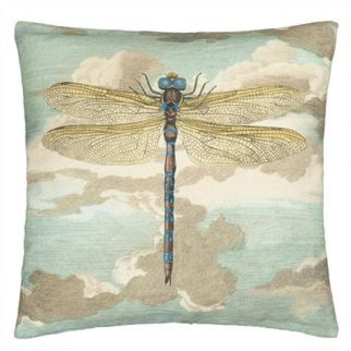 Designers Guild Dragonfly over Clouds Sky Blue 50x50cm i gruppen Sängrea / Black Week - Sängvaruhuset Elgen / Black Week Kuddar hos Sängvaruhuset Elgen (CCJD5008)