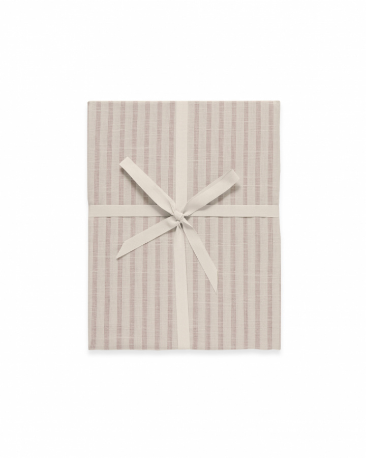 Garbo & Friends Fitted Sheet Junior Muslin Stripe Mauve 60x120 cm i gruppen Sängkläder / Underlakan hos Sängvaruhuset Elgen (GF150263-8100-182SE)
